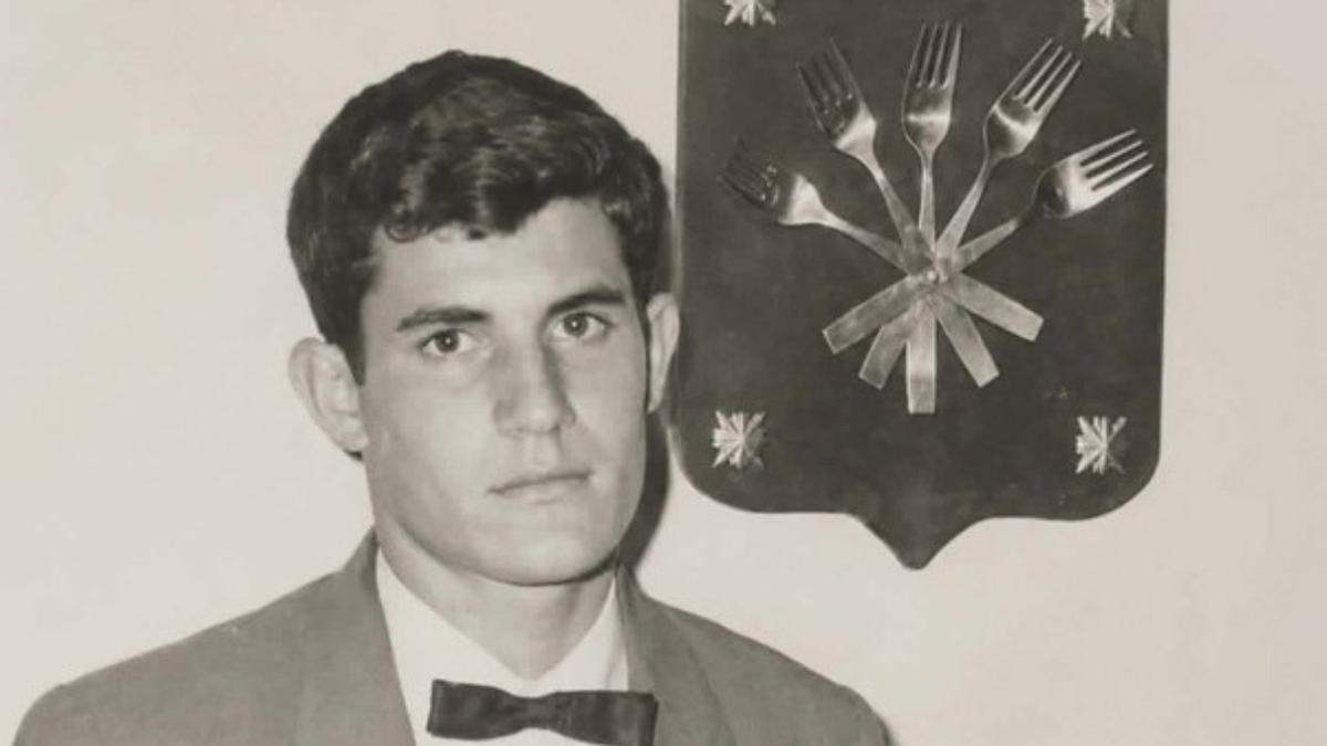 Emilio Afonso Rodríguez, de camarero en La Rotonda en el año 1965