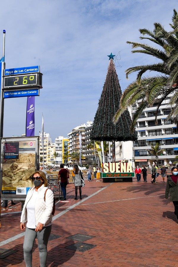 La Playa de Las Canteras por el Dia de Navidad