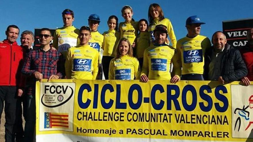 Ciclistas ganadores en la competición celebrada esta semana en Carlet.