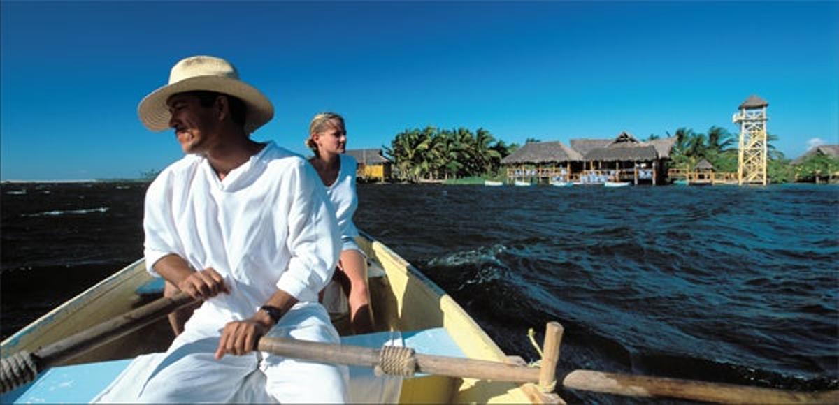 Océanos
México cuenta con más de
11.000 kilómetros de playas
continentales con olas n Océanos
México cuenta con más de
11.000 kilómetros de playas
continentales con olas n