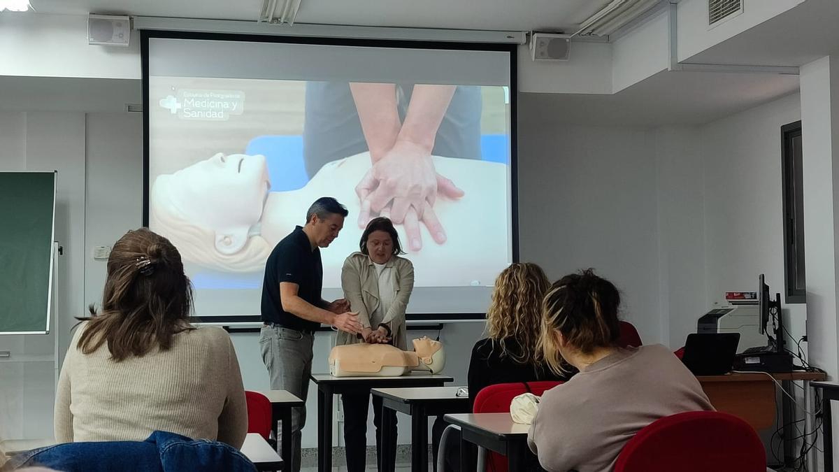 Curso sobre primeros auxilios y RCP básica organizado por CCOO en Córdoba, con la colaboración del Imdeec.