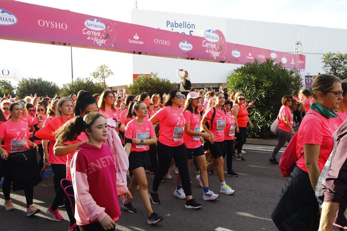 En imágenes | La Carrera de la Mujer llena de rosa el centro de Zaragoza