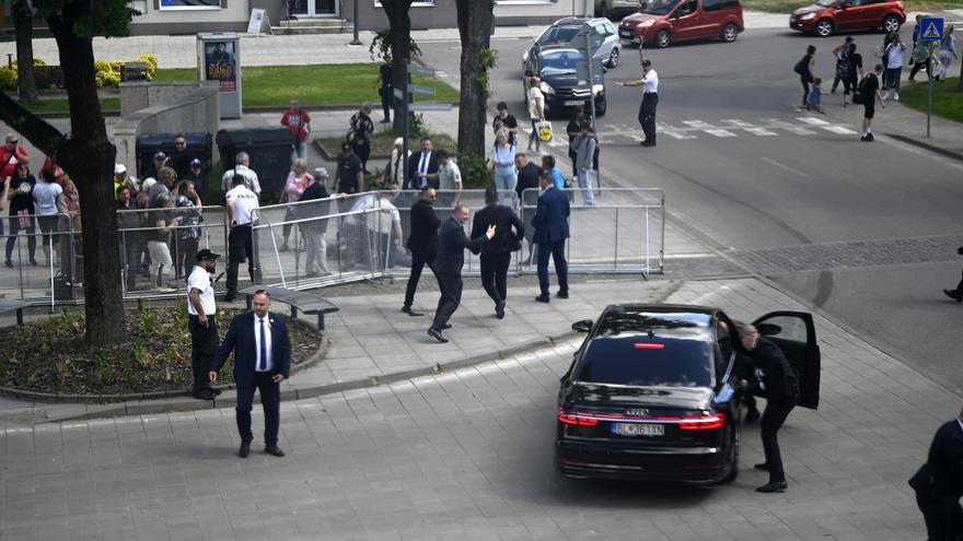 El primer ministro de Eslovaquia, Robert Fico, operado de urgencia tras ser tiroteado: &quot;Sobrevivirá&quot;