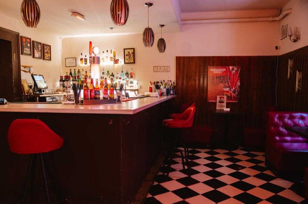 26.02.2025. MADRID. Imágenes de la coctelería ‘La Estupenda’, en Madrid. Foto: Alba Vigaray