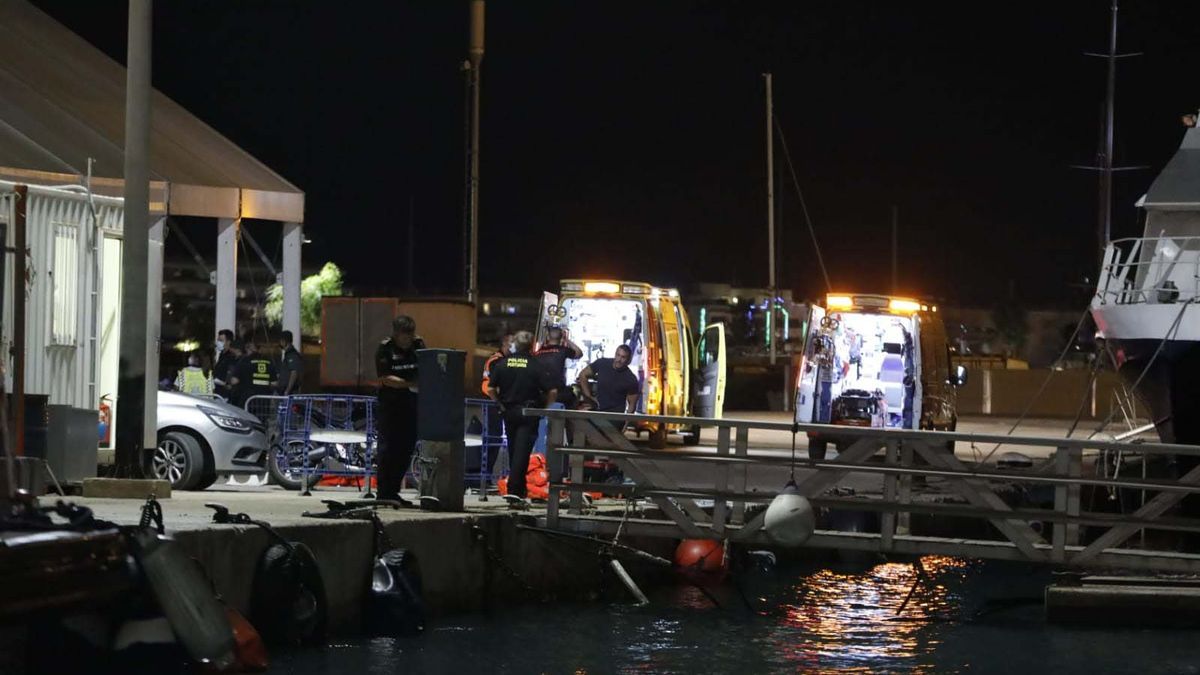 Un ferry choca contra un islote en Ibiza