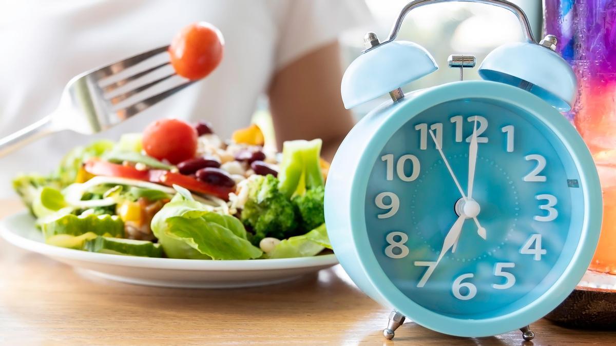 ¿El ayuno intermitente es malo para la salud? Una nutricionista responde
