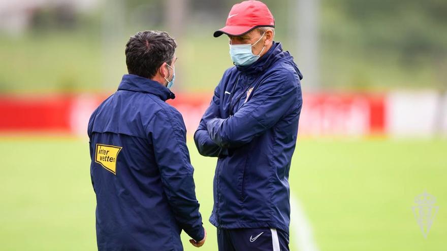 Djukic, en Mareo, charlando con el coach Arturo Noval.