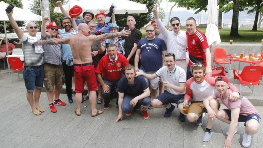 Aficionados del United, en Vigo el día del partido en Balaídos