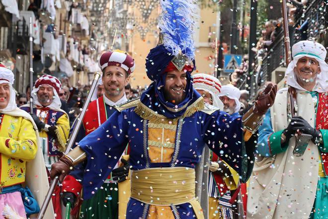 La Gloria anticipa la alegría y el color de los Moros y Cristianos de Alcoy