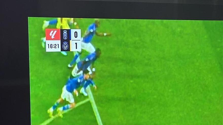 ¿Por qué De Burgos Bengoetxea manda repetir el penalti del Villarreal contra el Real Oviedo?