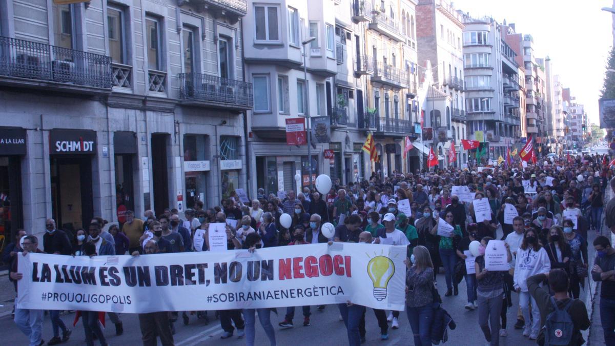 La capçalera de la manifestació contra el preu de la llum aquest dissabte 16 d&#039;octubre de 2021