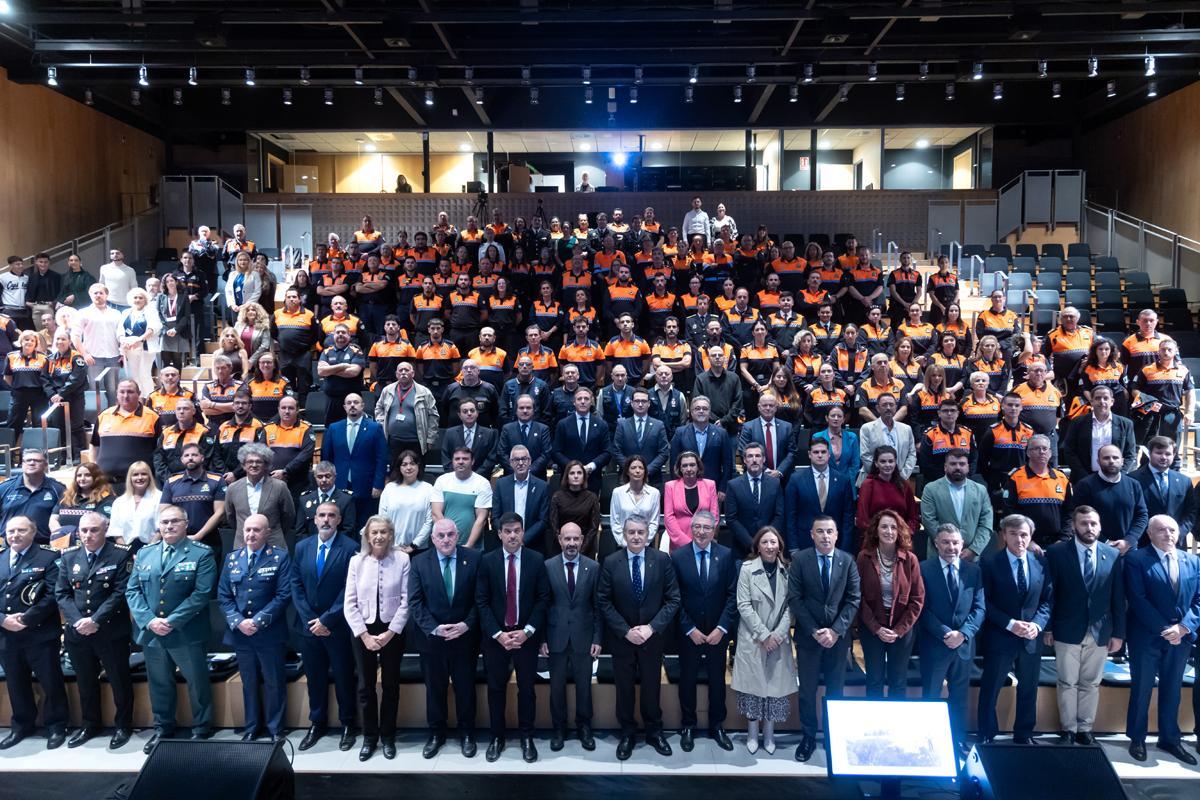 Antonio Sanz, Patricia Navarro y Salado, entre las personalidades destacadas en el acto a Protección Civil.