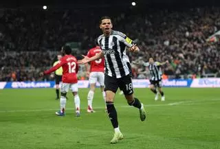 Un Newcastle con diez acaba con la buena racha del Manchester United (2-1)