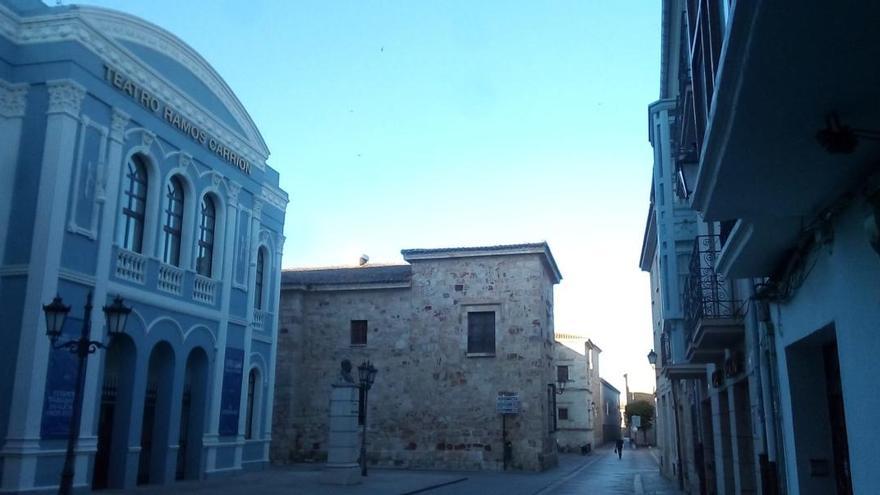 El teatro Ramos Carrión de la capital, a primera hora de esta mañana de lunes.