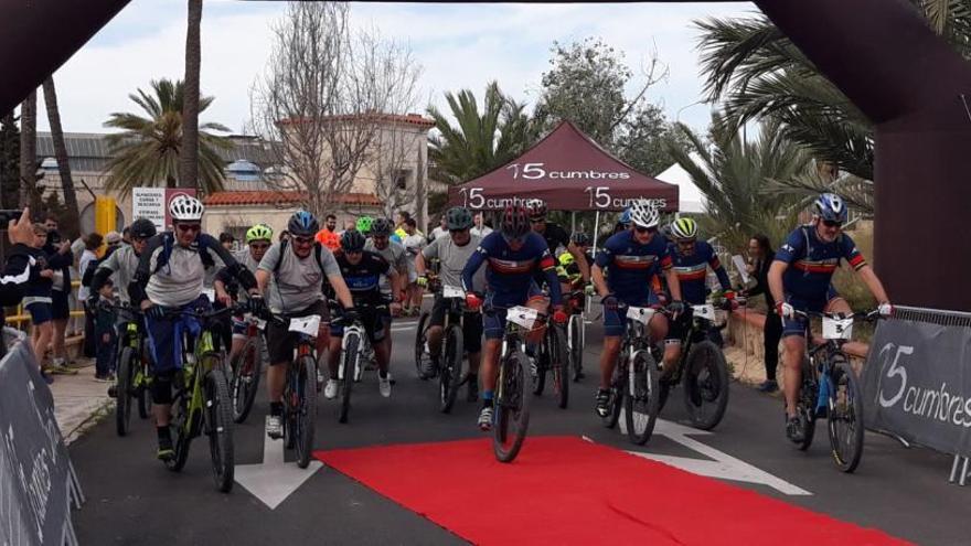 Unos 250 empleados de Aludium participan en la carrera solidaria de recogida de alimentos