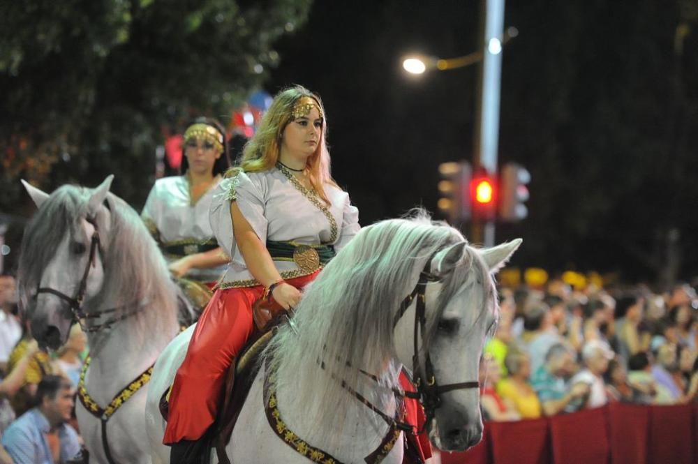 Desfile de Moros y Cristianos por las calles de Mu