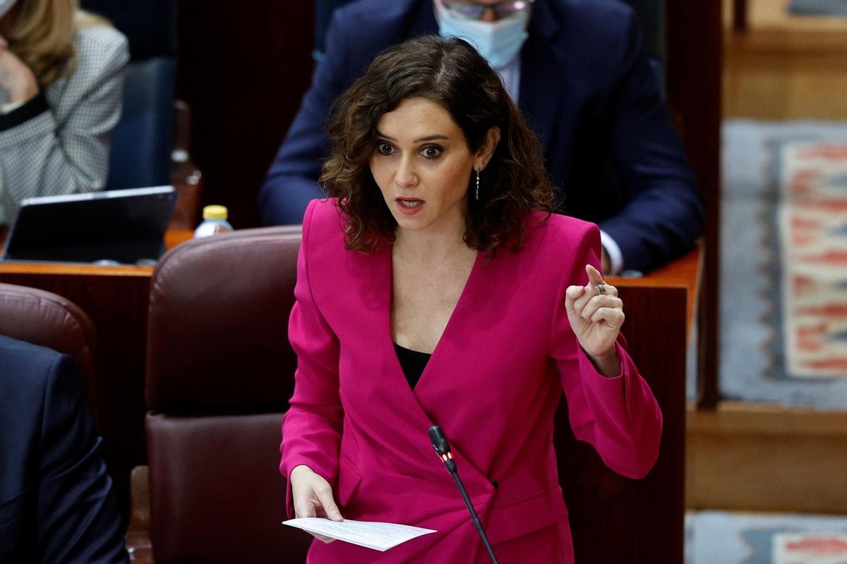 Un regidor madrileny del PP dona positiu després d’un sopar en què hi havia Ayuso Un regidor madrileny del PP dona positiu després d’un sopar en què hi havia Ayuso