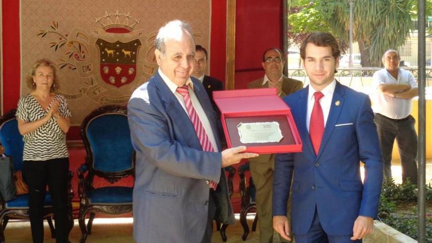 José César Alvarez García recibe el premio de novela Juan Valera