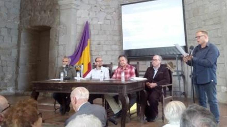 Gironella homenatja els mestres represaliats per la dictadura