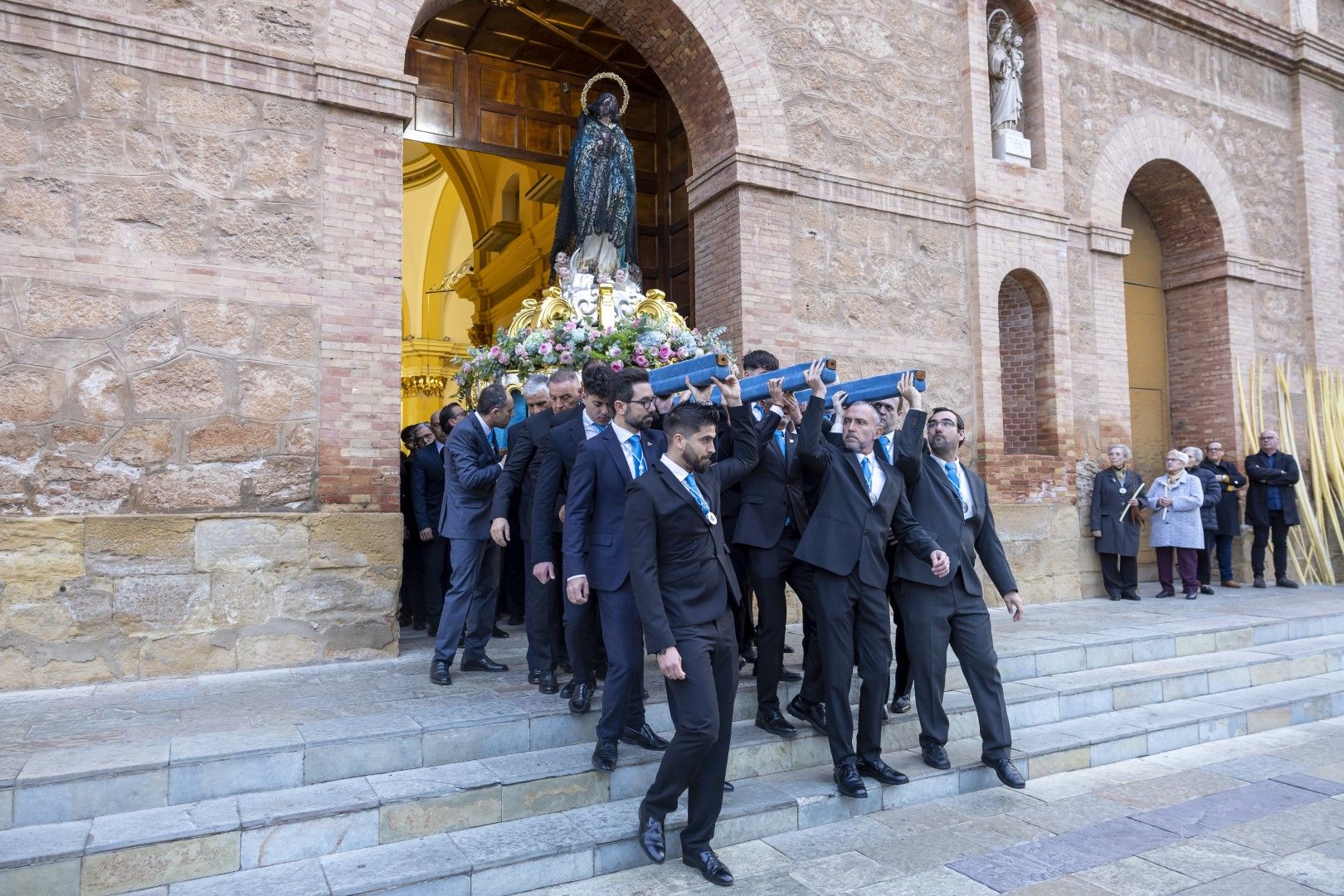 Emotivo Encuentro del Domingo de Resurrección en Torrevieja