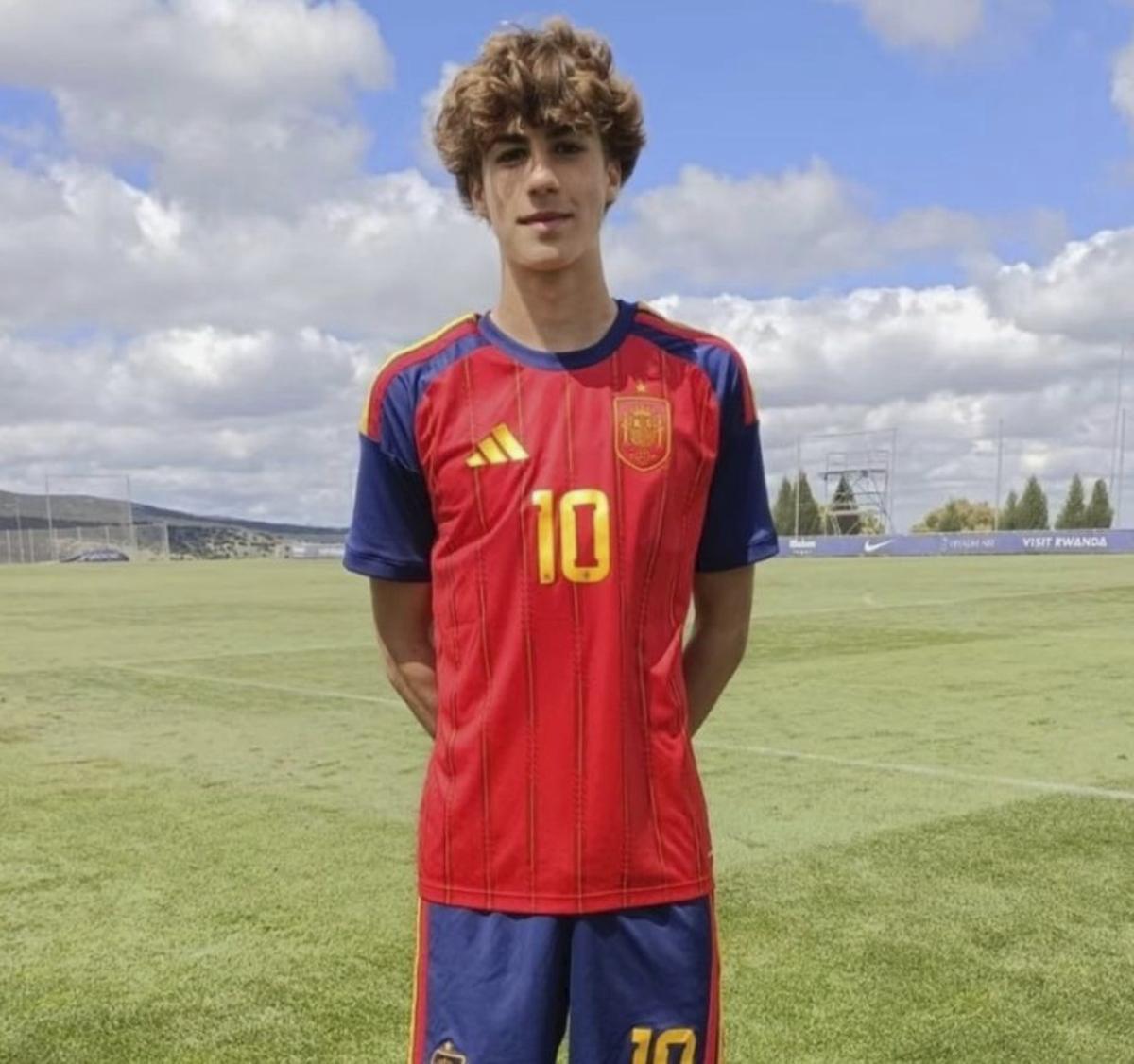 David Sueiro luce el 10 con la Selección Española Sub-16 |