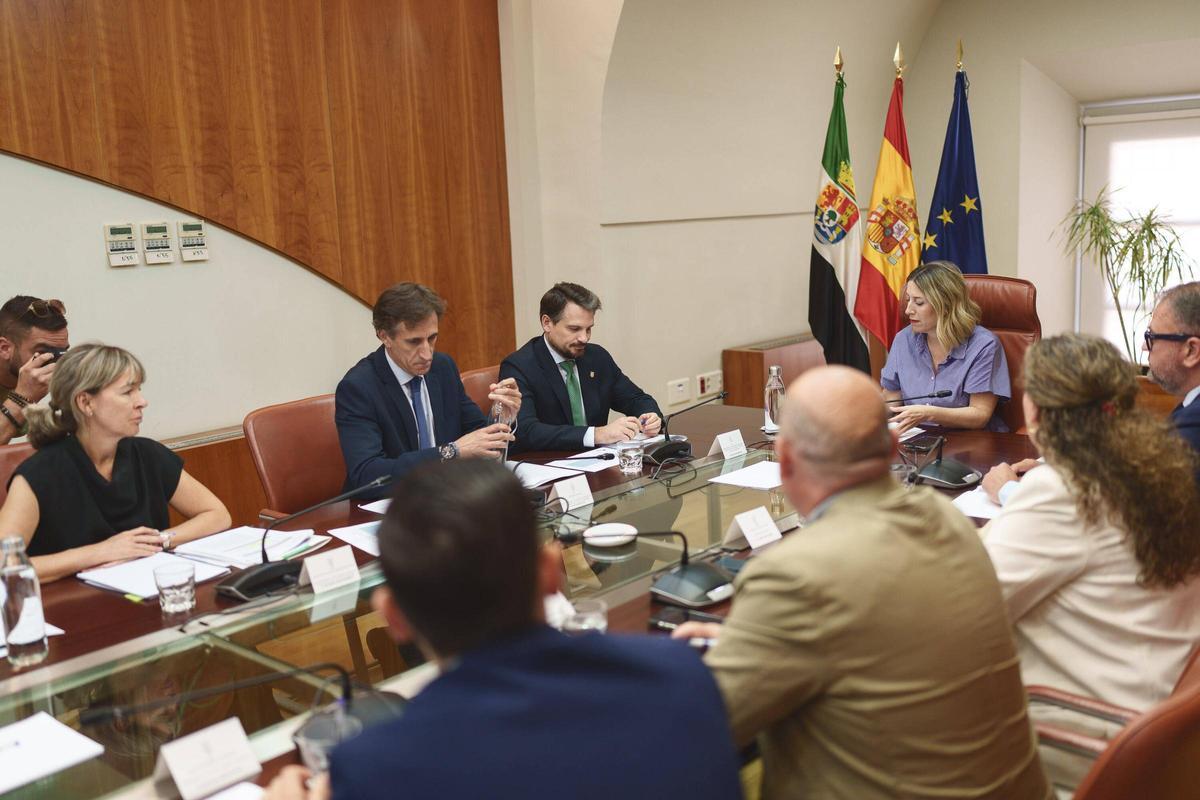 FOTOGALERÍA | María Guardiola preside la reunión del Consejo de Capitalidad de Mérida FOTOGALERÍA | María Guardiola preside la reunión del Consejo de Capitalidad de Mérida