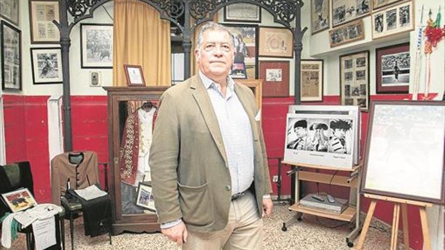 El club taurino de Badajoz plantea llevar su museo al ala sin uso del teatro López de Ayala