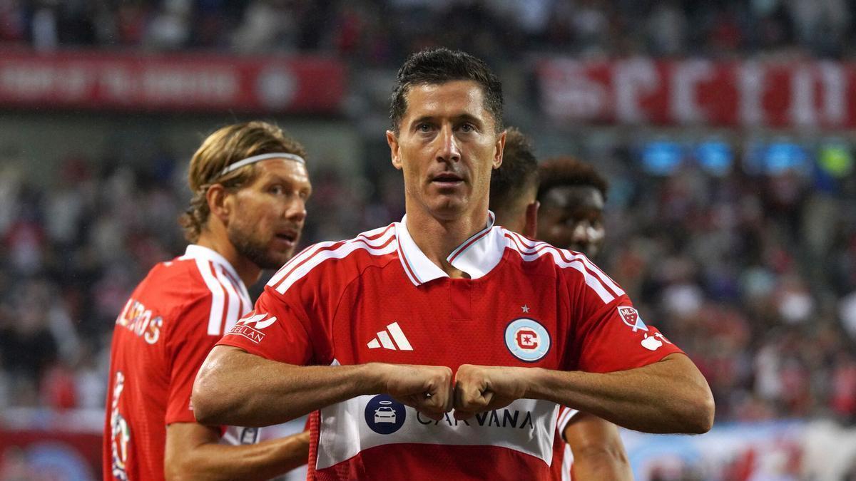 Robert Lewandowski, del Chicago Fire, anota su primer doblete en la MLS..