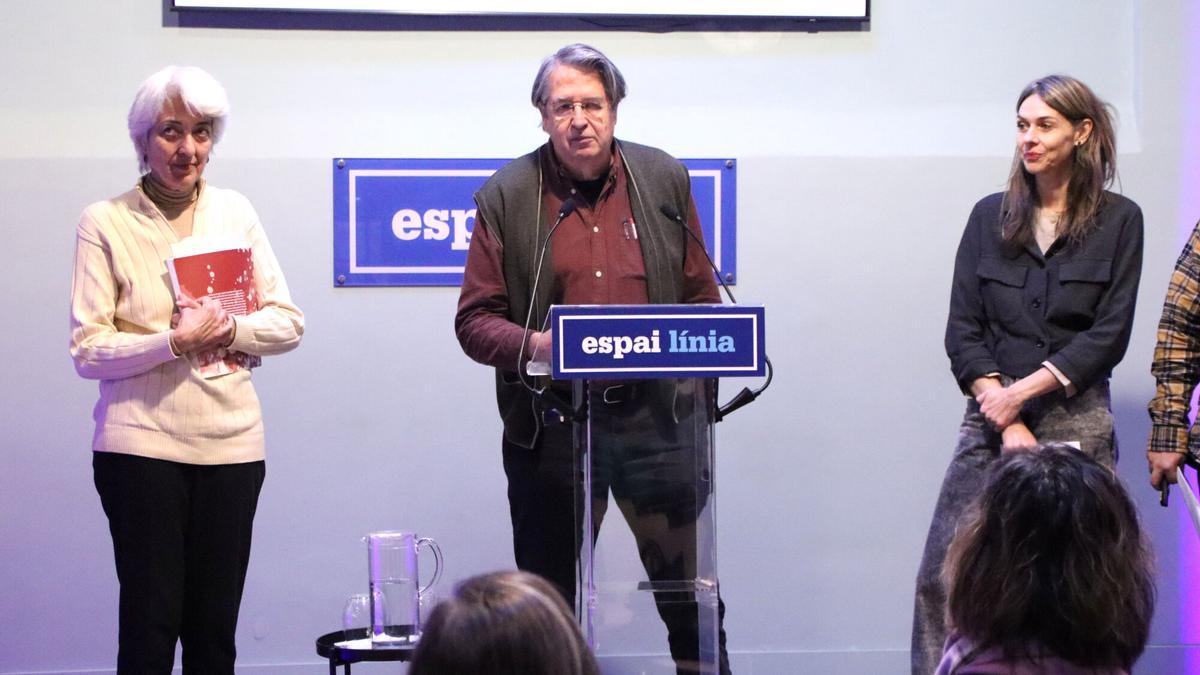 Ana Menéndez, Jaume Artigues i Lisa Marrani, de la FAVB, en roda de premsa