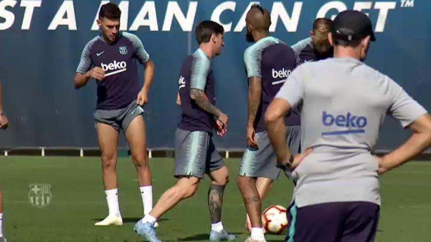 Messi luce nuevo cambio de look en el entrenamiento