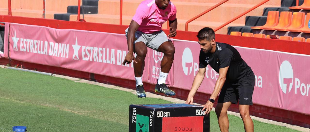 Jannick Buyla, en un entrenamiento con el Nástic.