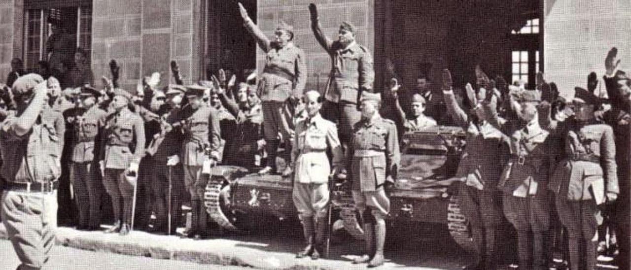 Desfile de la victoria, en la avenida de la Constitución de Alicante, ante el entonces Gobierno Militar.