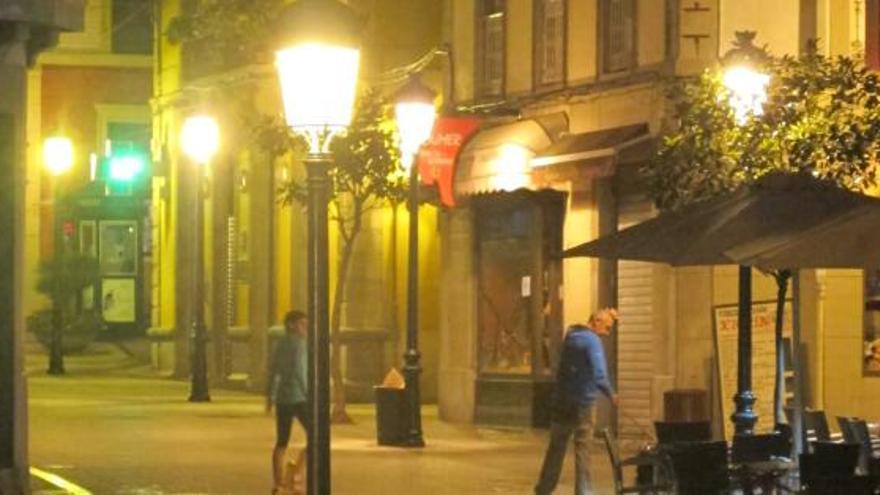 La calle Braulio Busto, uno de los puntos donde se rebajará la iluminación.