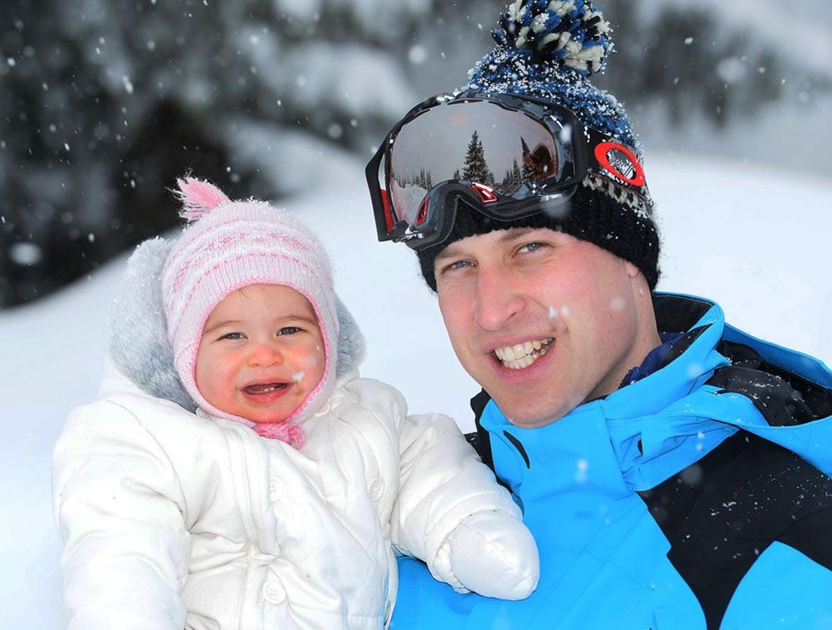 El príncipe Guillermo y Charlotte en la nieve