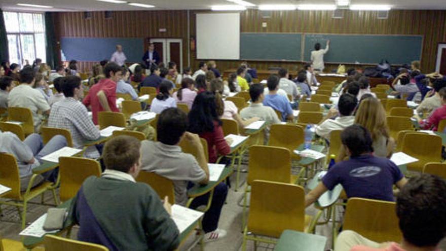 Estudiantes durante un examen