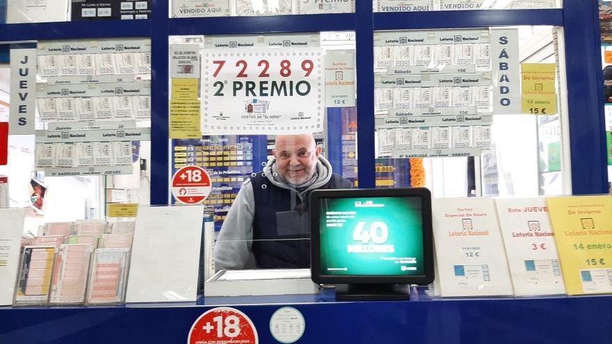 Segundo premio de la Lotería del Niño | La Papeleria Kiosco Polígono: medio siglo vendiendo prensa y lotería