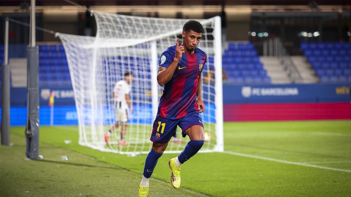 Óscar Ureña celebra un gol contra el Castelló B.