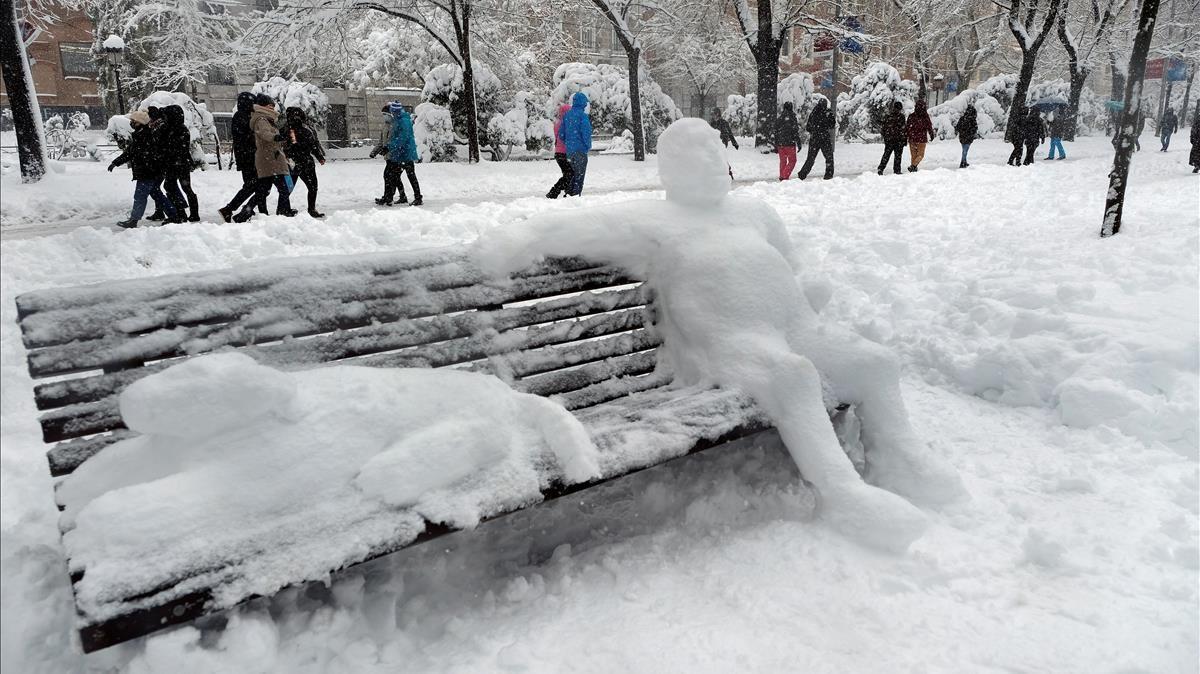 Vista del exterior del Museo del Prado en Madrid  con unas figuras de nieve en un banco  tras el paso de la borrasca Filomena 