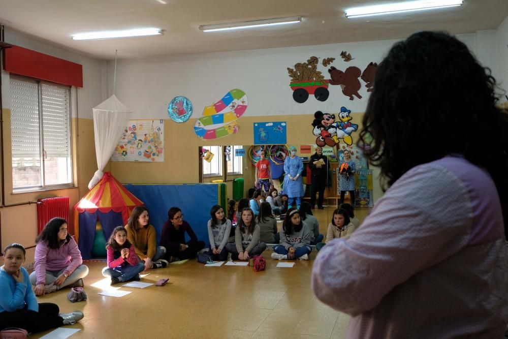 Visualización trabajos mujeres en el colegio La Foz de Morcín