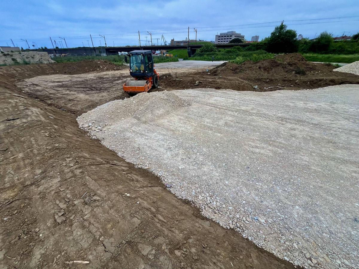 La vuelta de la Semana Negra al oeste de Gijón impulsa la ampliación de un nuevo aparcamiento (en imágenes)