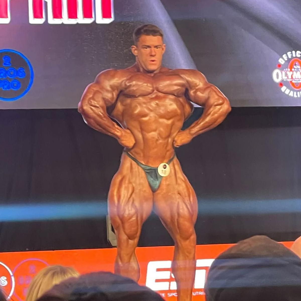Joan Pradells en la tarima de Inglaterra