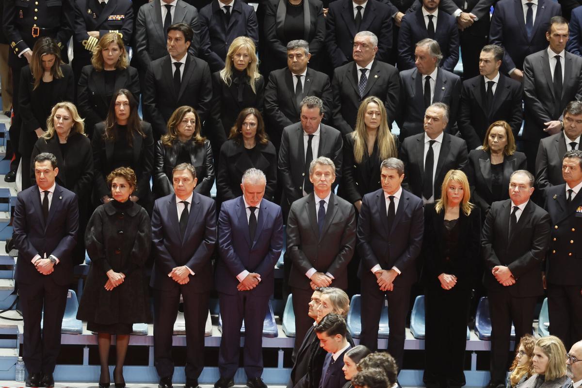 Las imágenes de la misa funeral por las víctimas del accidente de trenes de Adamuz. Las imágenes de la misa funeral por las víctimas del accidente de trenes de Adamuz.