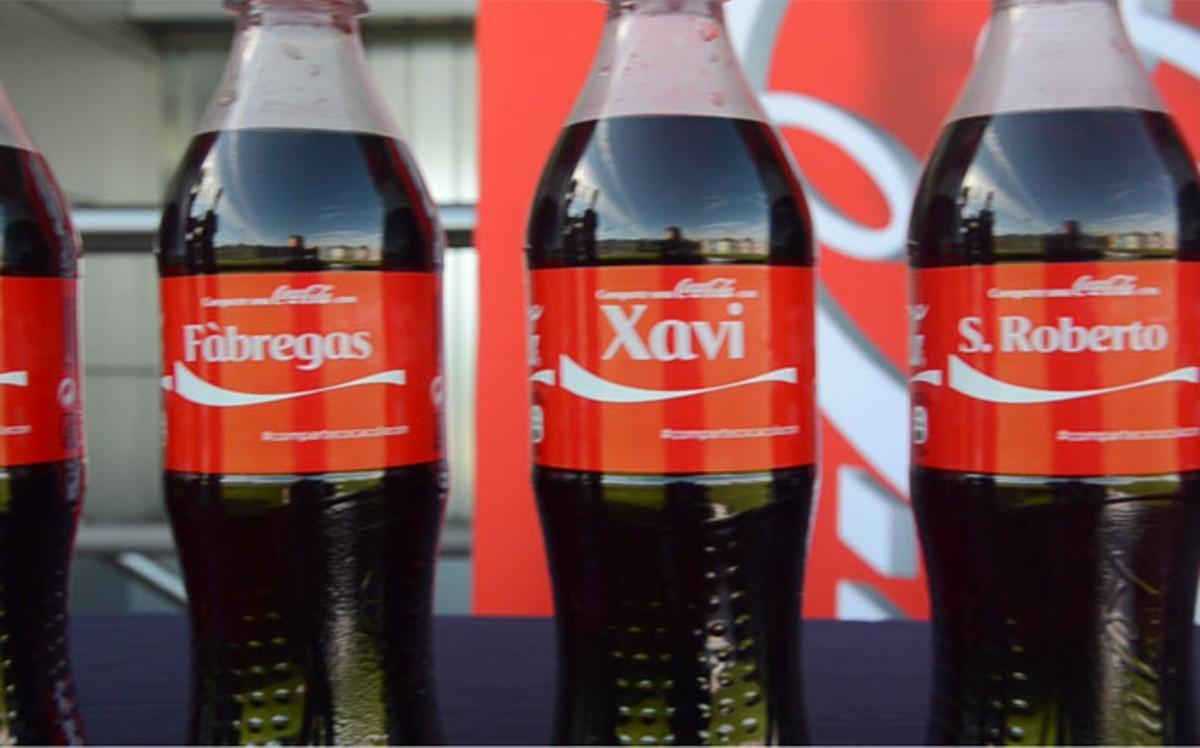 La plantilla del Barça ya tiene una Coca-Cola con el nombre de cada jugador