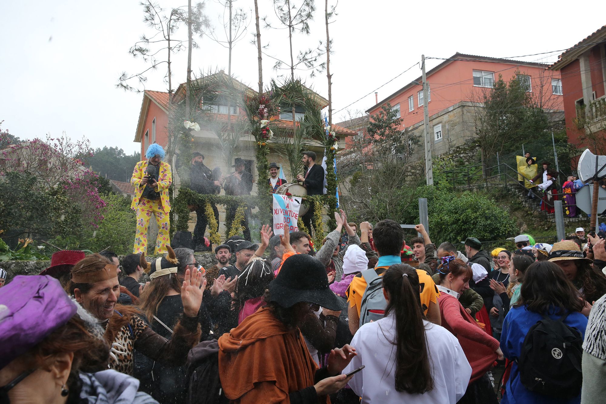 Búscate en las fotos del fin de fiesta del Entroido de O Hío