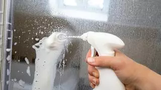 El truco para eliminar el moho negro de la silicona de la bañera en pocos minutos