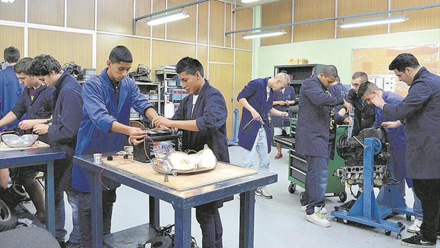 Castelló reunirá a empresarios y profesorado para perfeccionar la FP