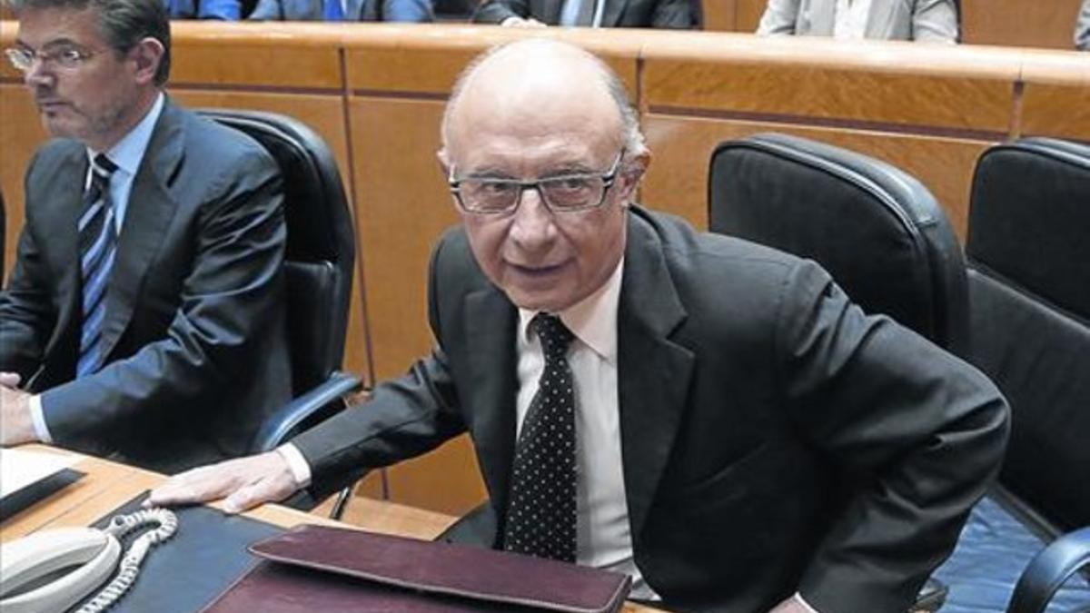 El ministro Cristóbal Montoro, ayer en la sesión de control en el Senado.