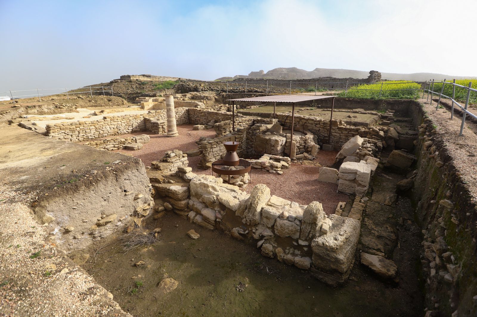 Sale a la luz un anfiteatro romano en Ategua