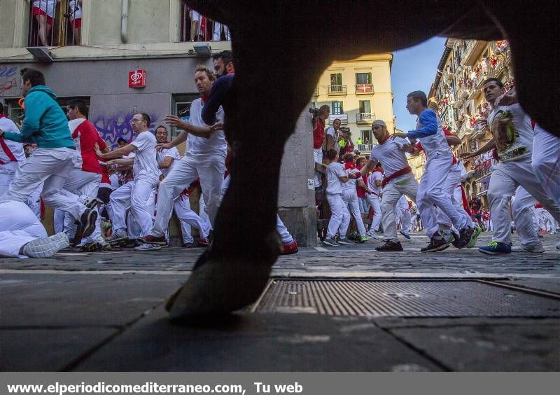 GALERÍA DE FOTOS - Penúltimo encierro de San Fermín