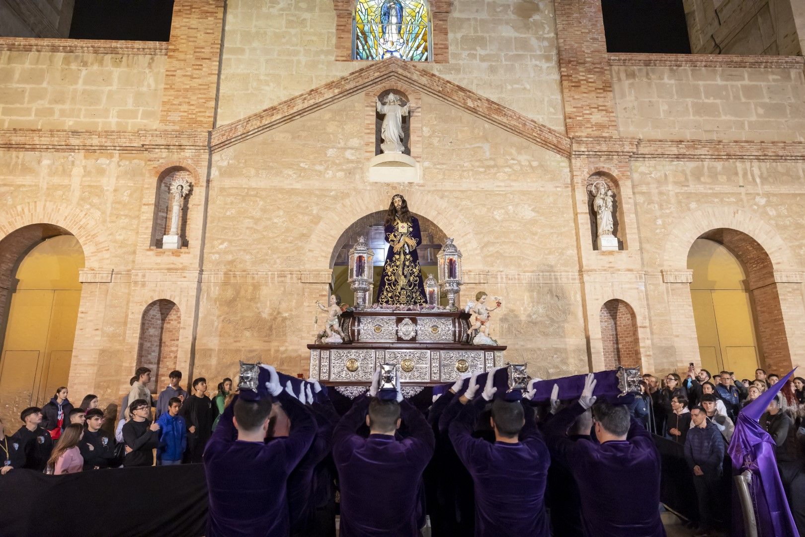 Aquí las imágenes de la Procesión de Lunes Santo en Torrevieja